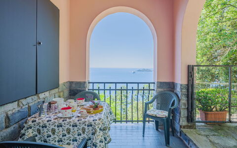 La Ginestra: Plante, Propriété, Meubles, Table, Chaise, Bleu Azur, Ciel, Bâtiment, Design Intérieur, Architecture