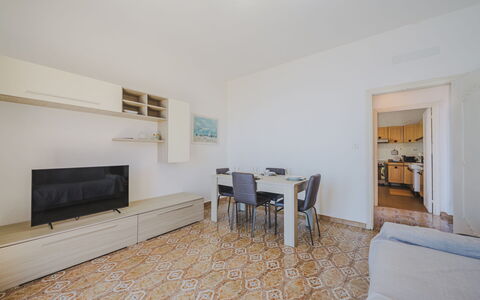 Daniela: Bâtiment, Bois, Salle, Cadre, Sol, Sol, Salon, Maison, Table, Immobilier