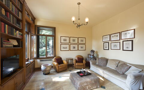 Villa Paola In Padova With Ac: Propriété, Canapé, Bois, Design Intérieur, Éclairage, Bâtiment, Architecture, Étagère, Salon