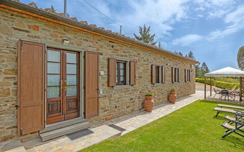 La Montanina: Bâtiment, Plante, Nuage, Ciel, Fenêtre, Porte, Design Intérieur, Maison, Bois, Chalet
