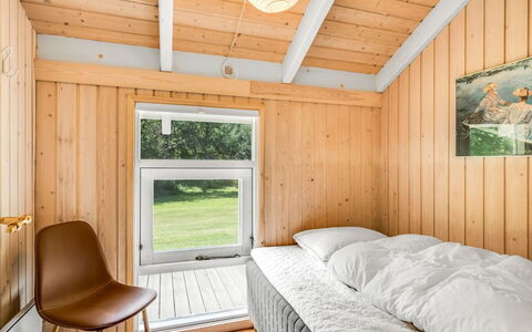 Amundi - 500M from the Sea: Bois, Chambre, Design Intérieur, Plafond, Sol, Lit, Sol, Domicile, Cadre De Lit, Dur