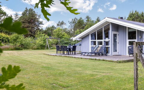 Tabithe - 500M from the Sea: Maison, Domicile, Zone Résidentielle, Chalet, Siding, Biens, Allée, Cour