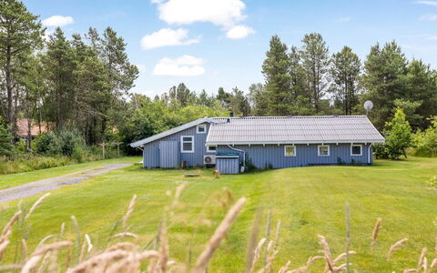 Tabithe - 500M from the Sea: Maison, Domicile, Zone Résidentielle, Chalet, Siding, Biens, Allée, Cour