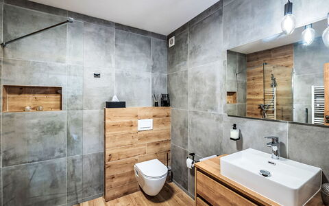 Horni Plana 100: Miroir, Robinet, Luminaire Plomberie, Évier, Propriété, Salle De Bains, Lavabo, Bois, Design Intérieur, Sol