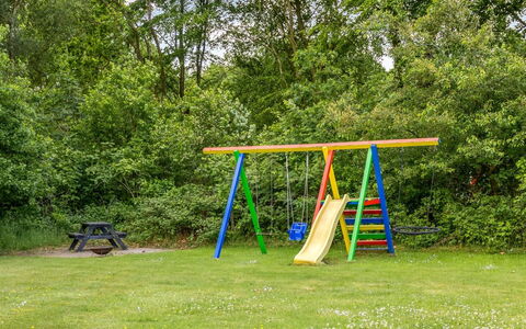 Næwe - 30Km from the Sea: Herbe, Équipement Extérieur Play, Toboggan, Espace Public, Terrain De Jeux, Plaine, Chute, Loisir, Parc, Jardin