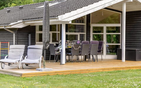 Næwe - 30Km from the Sea: Bois, Porche, Chalet, Ombre, Dur, Porte, Mobilier De Jardin, Plate-Forme, Chaise, Structure En Plein Air