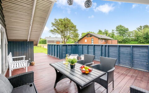 Giselle - 10Km from the Sea: Meubles, Design Intérieur, Sol, Sol, Plafond, Pièce, Chaise, Table, Appartement, Table Cuisine Et Salle A Manger
