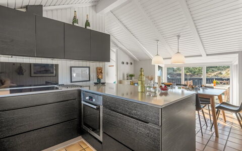 Emin - 700M from the Sea: Cuisine, Sol, Bois, Comptoir, Cabinetry, Principaux Appliance, Design Intérieur, Appareil De Cuisine, Sol, Plafond