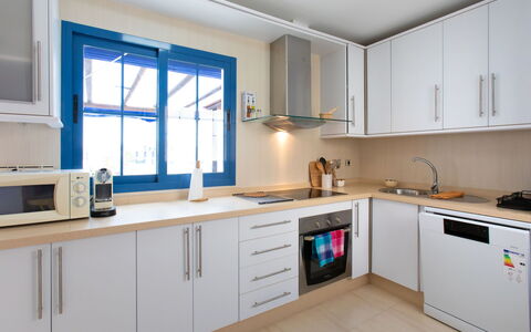 Ático Galera Playa Free Padel: Cabinetry, Comptoir, Evier, Évier, Robinet, Cuisinière, Cuisine, Appareil De Cuisine, Fenêtre, Bois