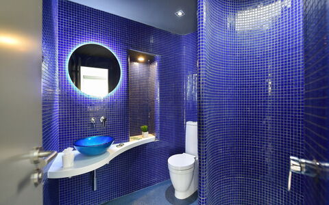 New Velsuites Ii: Miroir, Luminaire Plomberie, Propriété, Violet, Bleu, Salle De Bains, Évier, Bleu Azur, Design Intérieur, Architecture