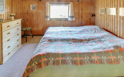 Srebrenka - 1.2Km from the Sea: Chambre, Lit, Design Intérieur, Bois, Meubles, Sol, Plafond, Drap De Lit, Sol, Literie