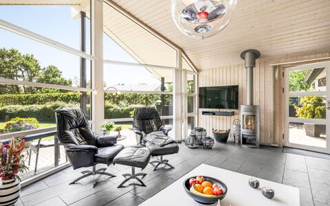 Fritzi - 1.7Km from the Sea: Design Intérieur, Plafond, Domicile, Salon, Chaise, Canapé, Plante D'Appartement, Hall, Pot De Fleur
