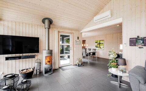 Fritzi - 1.7Km from the Sea: Bois, Domicile, Design Intérieur, Plafond, Parquet, Chalet, Salon, Dur, Chaise, Tache De Bois