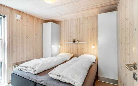 Fritzi - 1.7Km from the Sea: Chambre, Bois, Lit, Plafond, Design Intérieur, Drap De Lit, Sol, Literie, Sol, Pièce