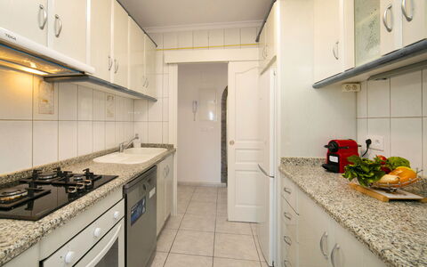 Louisa: Cabinetry, Comptoir, Propriété, Bâtiment, Cuisinière, Cuisine, Appareil De Cuisine, Robinet, Design Intérieur, Évier