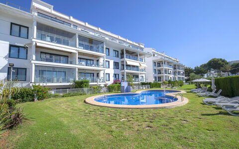 Cap-Negret: Plante, Bâtiment, Ciel, Jour, Propriété, L'Eau, Fenêtre, Bleu Azur, Design Urbain, Condominium