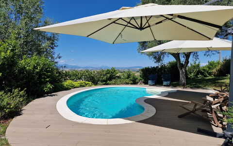 Villa Gelso: L'Eau, Plante, Propriété, Ciel, Piscine, Parapluie, Bleu Azur, Ombre, Arbre, Plan D'Eau