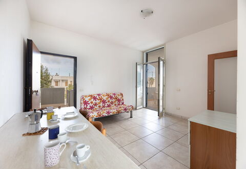 Andromeda Apartment In Gallipoli: Meubles, Table, Vaisselle, Bâtiment, Bois, Confort, Design Intérieur, Sol, Sol