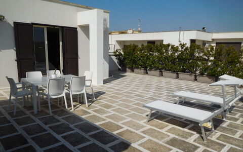 Loft San Giovanni in Gallipoli: Propriété, Meubles, Ciel, Bâtiment, Ombre, Mobilier De Jardin, Architecture, Plante, Design Intérieur, Chaise
