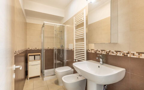 Loft San Giovanni in Gallipoli: Sol, Sol, Design Intérieur, Luminaire Plomberie, Salle De Bains, Plafond, Pièce, Plomberie, Évier, Toilette