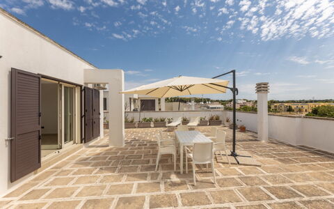 Loft San Giovanni in Gallipoli: Sol, Sol, Tuile, Dalle, Conception, Chaise, Plante D'Appartement, Table Cuisine Et Salle A Manger, Cour