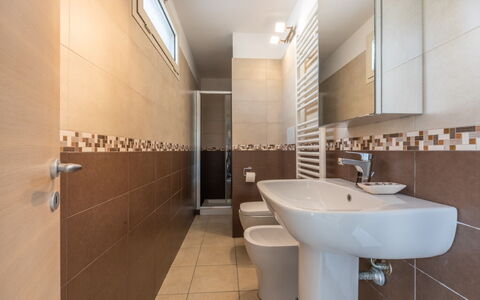 Loft San Giovanni in Gallipoli: Salle De Bains, Luminaire Plomberie, Sol, Sol, Design Intérieur, Évier, Lavabo, Robinet, Plomberie, Toilette