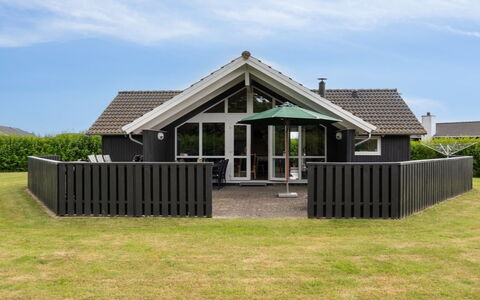 Siggi - 800M from the Sea: Herbe, Maison, Toit, Chalet, Domicile, Arbuste, Ferme, Lot Terre, Zone Rurale