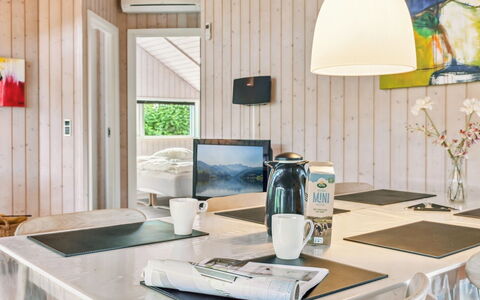 Siggi - 800M from the Sea: Herbe, Maison, Toit, Chalet, Domicile, Arbuste, Ferme, Lot Terre, Zone Rurale