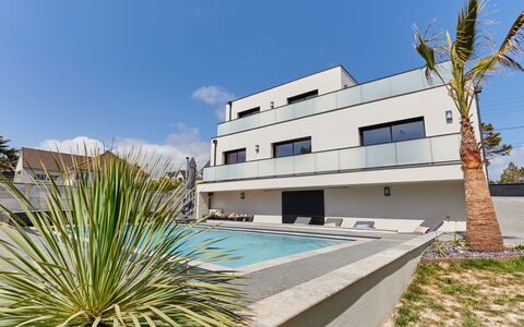 Denneweiller: Ciel, Plante, Propriété, Bâtiment, Bleu Azur, Arbre, Arecales, Design Urbain, Condominium, Nuage