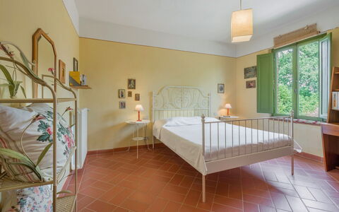 Il Palazzetto Francigena, Monteriggioni: Meubles, Fenêtre, Confort, Cadre De Lit, Textile, Bâtiment, Bois, Design Intérieur, Lit