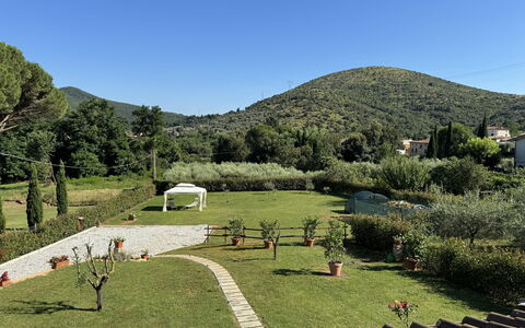 Casa Viviani: Ciel, Plante, Montagne, Paysage Naturel, Arbre, Botanique, Végétation, Lot Terre, Montagnes, Herbe
