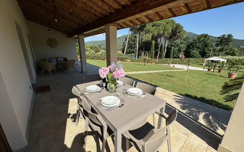 Casa Viviani: Table, Meubles, Fleur, Plante, Chaise, Arbre, Bâtiment, Mobilier De Jardin, Bois, Design Intérieur
