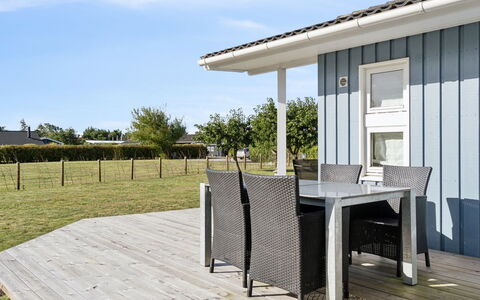Ilsi - 275M from the Sea: Maison, Domicile, Zone Résidentielle, Chalet, Siding, Biens, Allée, Cour