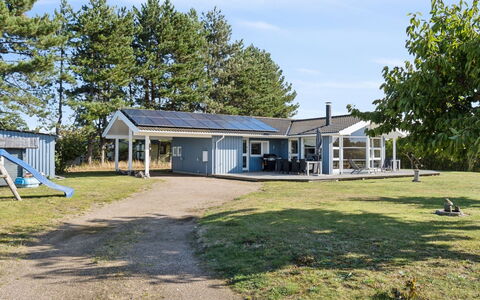 Ilsi - 275M from the Sea: Maison, Domicile, Zone Résidentielle, Chalet, Siding, Biens, Allée, Cour