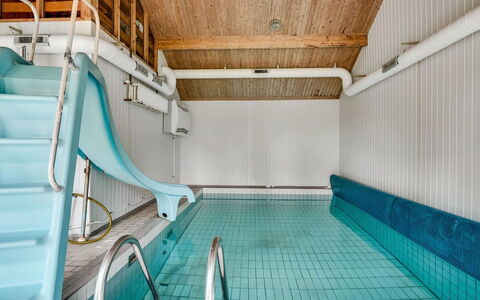 Aisling - 700M from the Sea: Bleu, Arbuste, Chalet, Couverture De Sol, Jardin, Biens, Ombre, Aménagement Paysager, Ferme, Eco Hôtel