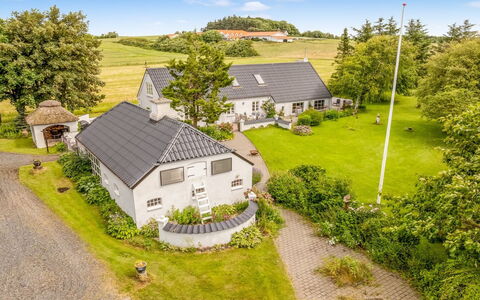 Ømunde - 1.8Km from the Sea: Bleu, Arbuste, Chalet, Couverture De Sol, Jardin, Biens, Ombre, Aménagement Paysager, Ferme, Eco Hôtel