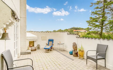 Ømunde - 1.8Km from the Sea: Bleu, Arbuste, Chalet, Couverture De Sol, Jardin, Biens, Ombre, Aménagement Paysager, Ferme, Eco Hôtel