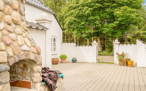 Ømunde - 1.8Km from the Sea: Bleu, Arbuste, Chalet, Couverture De Sol, Jardin, Biens, Ombre, Aménagement Paysager, Ferme, Eco Hôtel