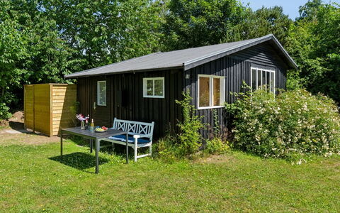 Krister - 900M from the Sea: Toit, Maison, Domicile, Chalet, Siding, Biens, Allée, Batiments Jardin, Cour, Cabanon