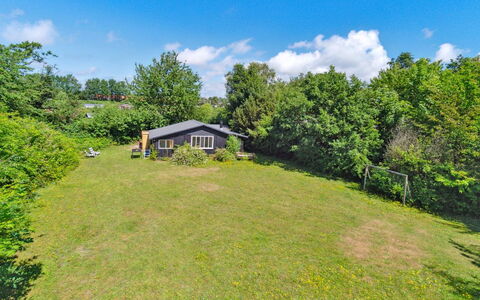 Krister - 900M from the Sea: Toit, Maison, Domicile, Chalet, Siding, Biens, Allée, Batiments Jardin, Cour, Cabanon