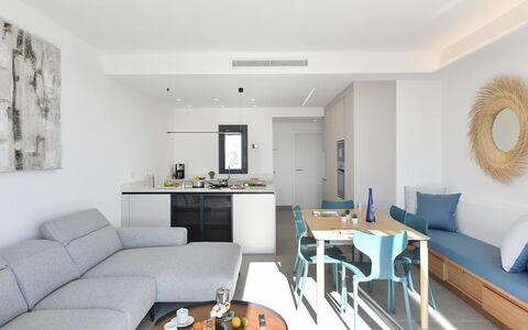 Yucas 1: Table, Meubles, Canapé, Propriété, Salon, Éclairage, Design Intérieur, Cadre, Sol