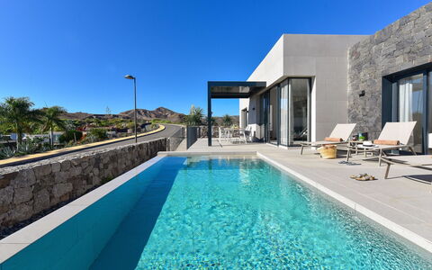 Yucas 1: L'Eau, Ciel, Propriété, Plante, Bâtiment, Piscine, Bleu Azur, Architecture, Plan D'Eau, Loisir