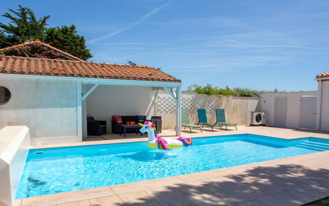 Le Bigorneau Préfaillais: L'Eau, Ciel, Propriété, Plante, Bâtiment, Piscine, Bleu Azur, Ombre, Nuage, Loisir