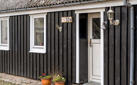 Thorgot - 3Km from the Sea: Bois, Porte, Composite, Chalet, Dur, Siding, Planche, Tache De Bois, Accueil Porte