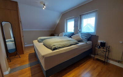 Apartment : Harmony: Chambre, Meubles, Sol, Lit, Sol, Design Intérieur, Bois, Drap De Lit, Literie, Éclairage