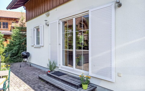 Astrid: Plante, Fenêtre, Propriété, Bâtiment, Surface De La Route, Bois, Ombre, Brique, Mur
