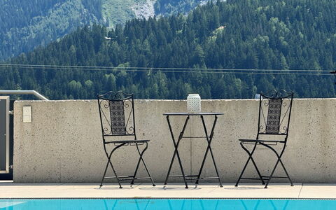 Villa Renate: L'Eau, Meubles, La Nature, Bleu Azur, Plante, Piscine, Mobilier De Jardin, Montagne, Arbre, Pente