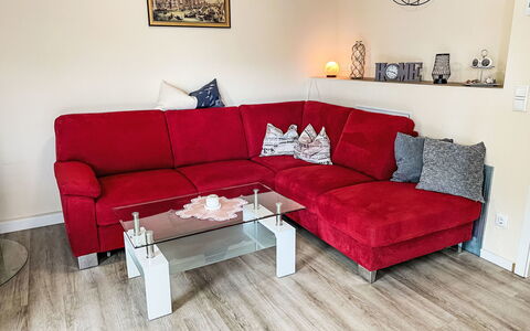 Zum Sonnenhügel: Canapé, Cadre, Propriété, Meubles, Rectangle, Design Intérieur, Bois, Table, Salon, Mur