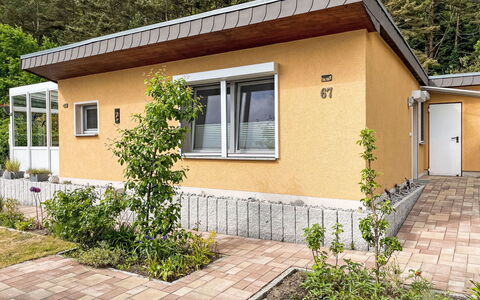 Zum Sonnenhügel: Plante, Propriété, Fenêtre, Bâtiment, Arbre, Lot Terre, Maison, Végétation, Surface De La Route, Chalet