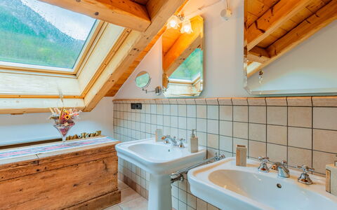 La Meridiana: Miroir, Robinet, Luminaire Plomberie, Évier, Propriété, Lavabo, Bleu, Salle De Bains, Vert, Bois